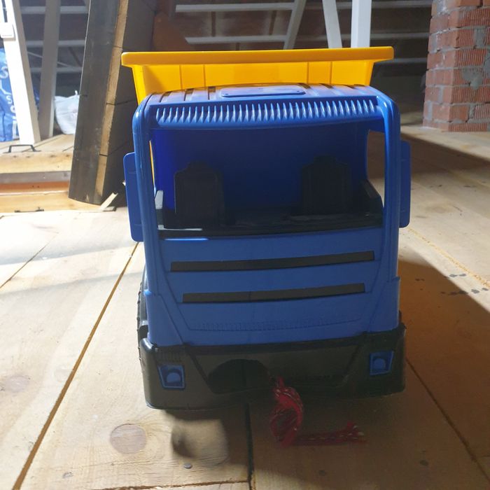 Іграшка машина вантажівка для дитини