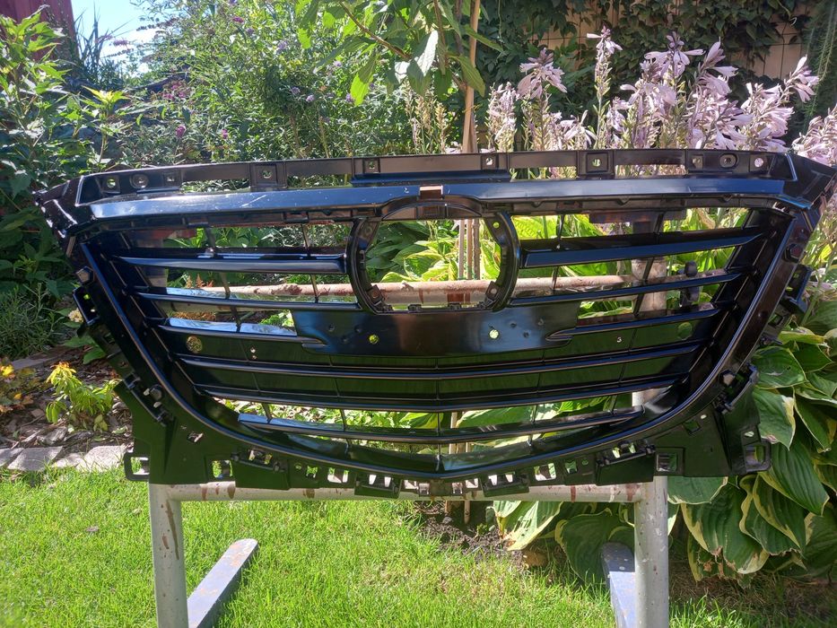 Grill pod radar do Mazdy3.  13-17