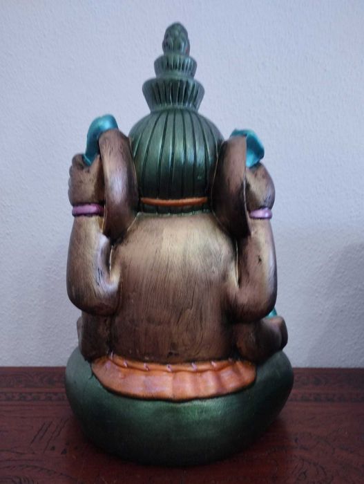 Estátua do Deus Ganesha Pintada à mão
