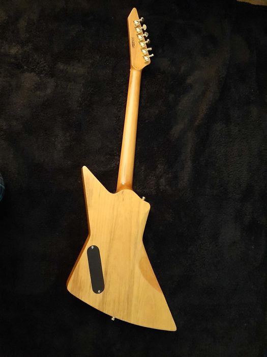 Guitarra Explorer EX 76