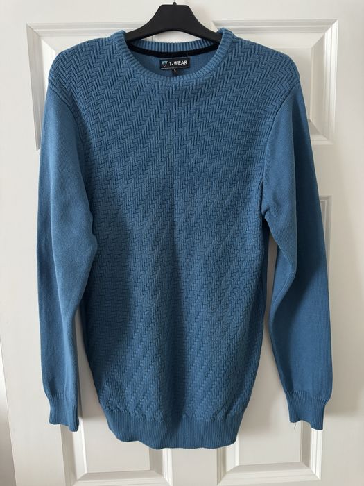 Stylowy niebieski sweter T-WEAR – Rozmiar L – Stan Idealny!