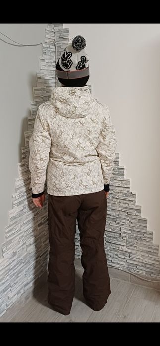 дуже класний жіночий лижний костюм  розмір м у гарному стані