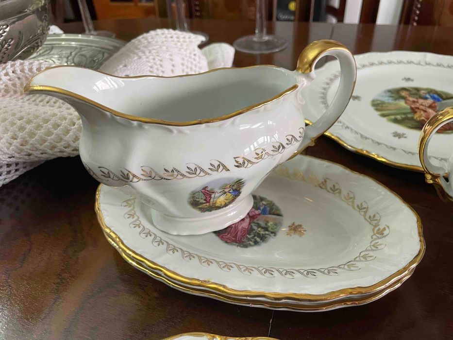 Serviço de jantar em porcelana (Vèritable porcelaine)