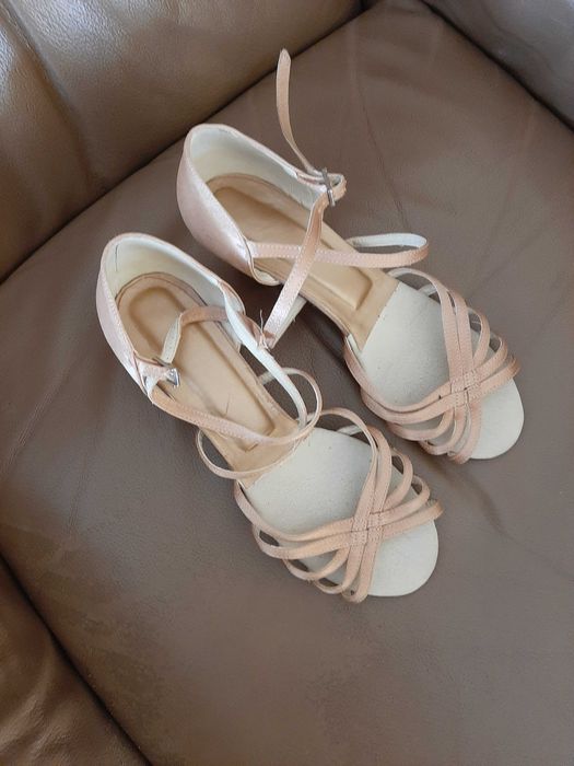 Buty do tańca sandały stan idealny. Długość wkładki 24 cm.