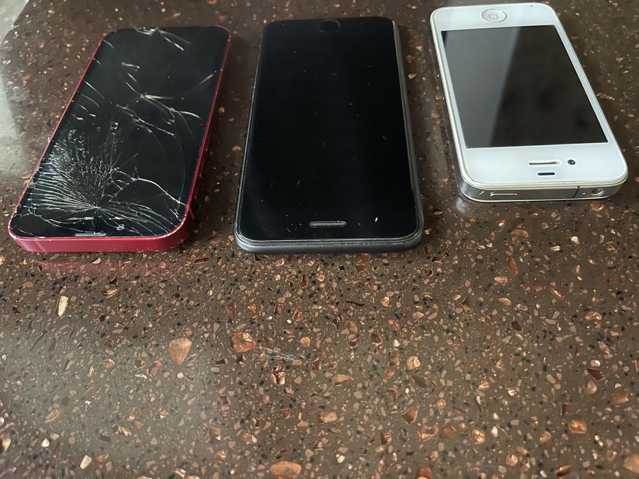 Мобильные телефоны iphone 4, iphone 7, iphone 13 mini
