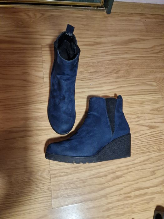 Śliczne zamszowe zimowe botki buty Alley. Rozmiar 39