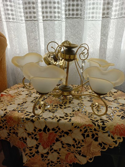 Продаю велику люстру