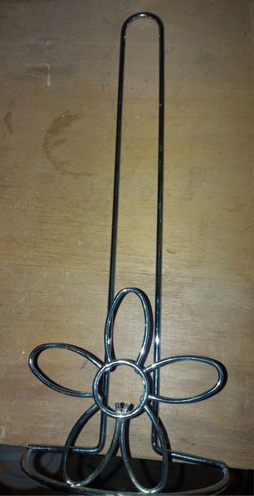 Metalowy stojak na ręcznik papierowy