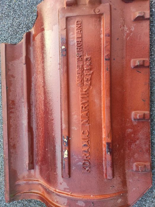 Dachówki koramic ciemna wiśnia