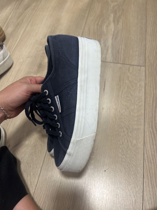 Trampki na platformie Superga granatowe