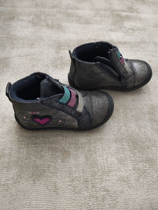 Buciki dziewczęce r 24