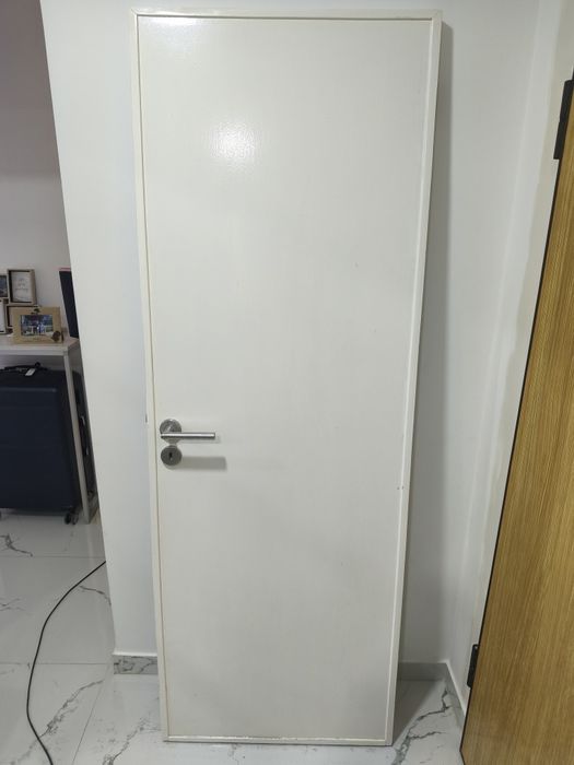 Porta interior 70x198 maciça sem aro abre a direita