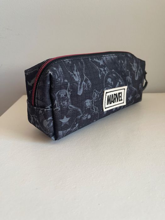 Vende-se Vários Estojos