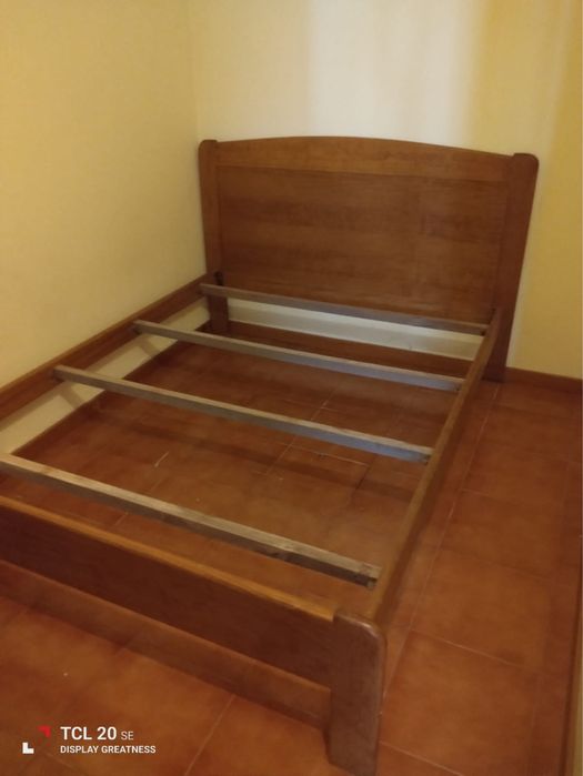 Cama em madeira maciça c/ colchão incluído