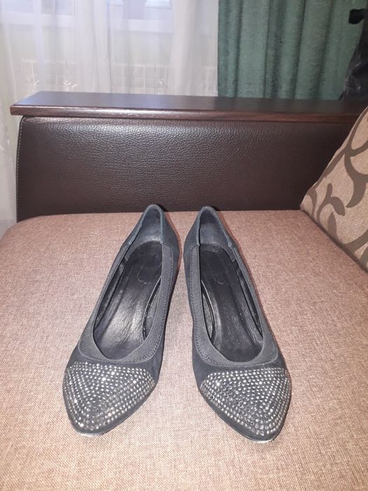 Женские туфли со стразами