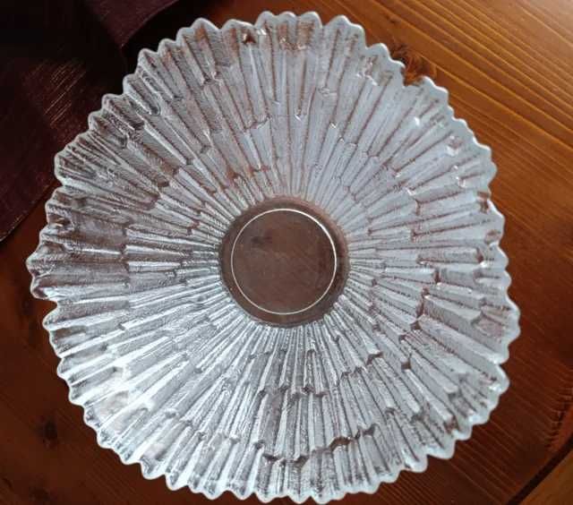 Taça de vidro com relevo