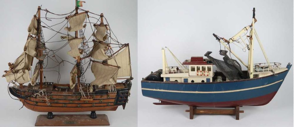 2 Maquetes de embarcações - 43 cm