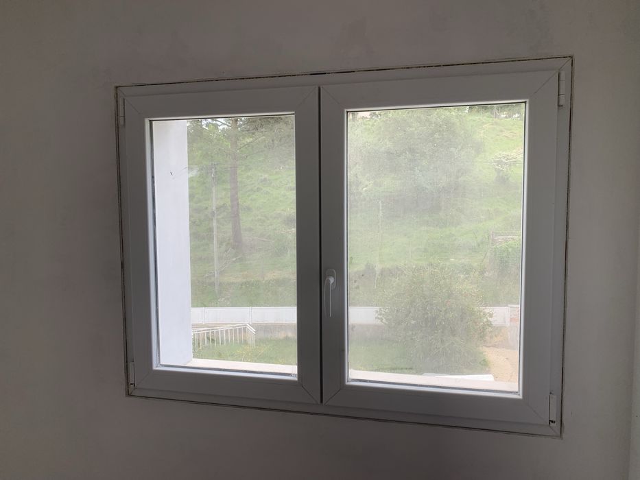 Janela PVC branco basculante | vidro duplo | excelente estado