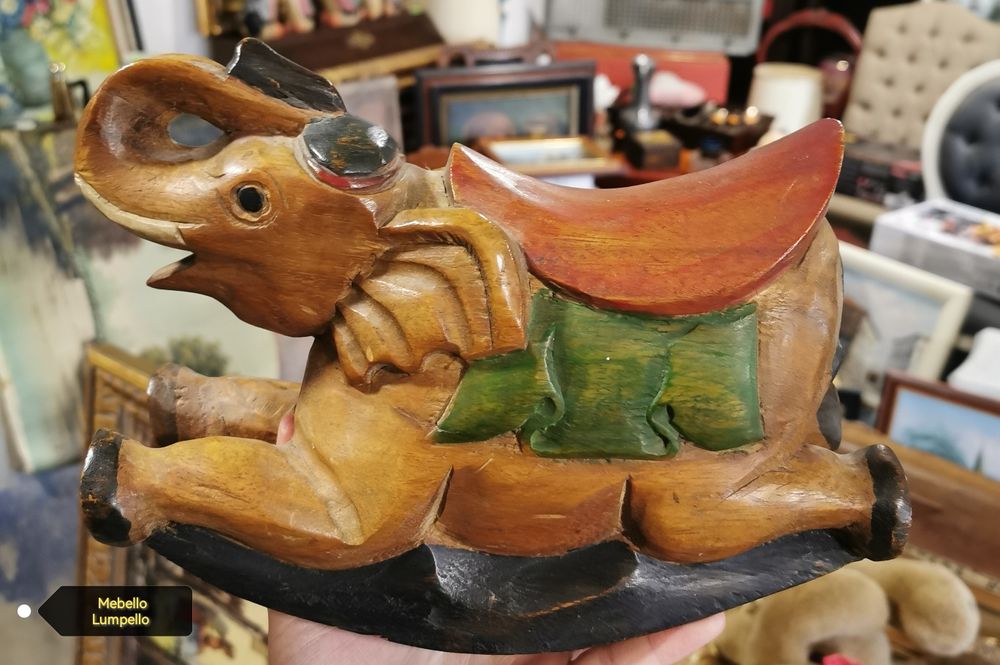 Drewniany słoń na biegunach rzeźba figurka słonia