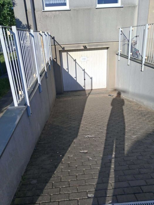 Sprzedam garaż w bydynku mieszkalnym - Widok 3
