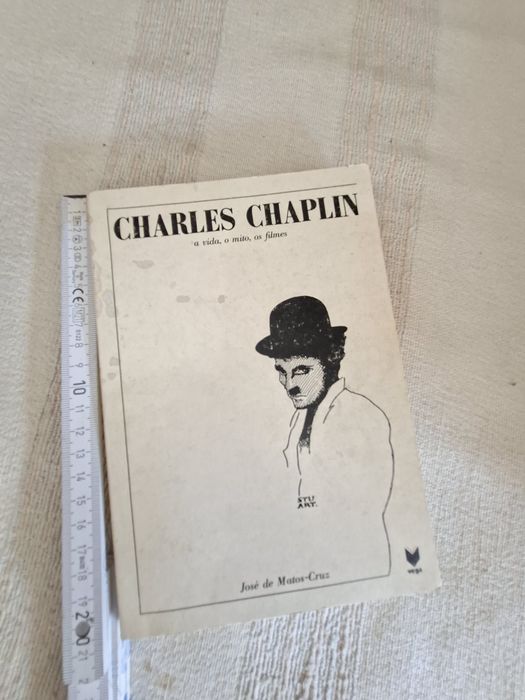 livro português sobre o cineasta Charles Chaplin
