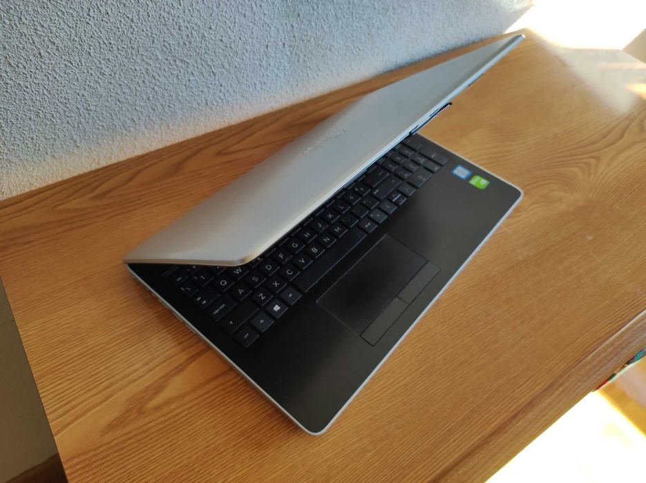 Portátil HP Laptop 15-da0xxx DEFG1JJT de 2020 com 2 anos e meio de uso