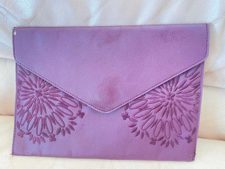 Vendo carteira tipo envelope -Desigual