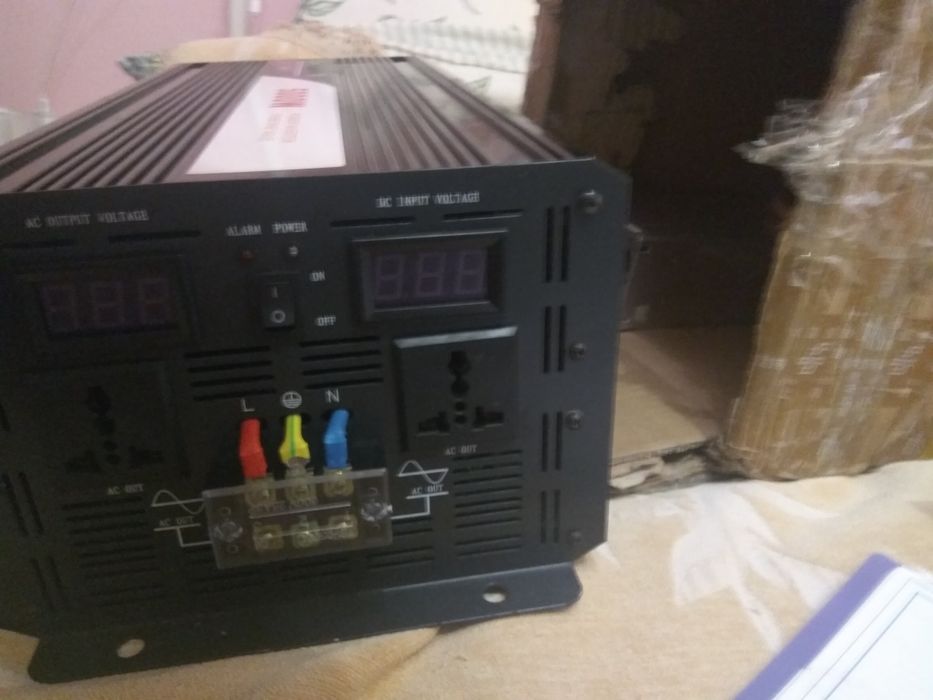 Продається інвертор 12/220в — 5000 вт
