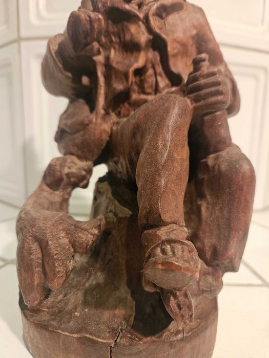 Stara ręcznie wykonana drewniana figurka wędrowca z psem 28 cm