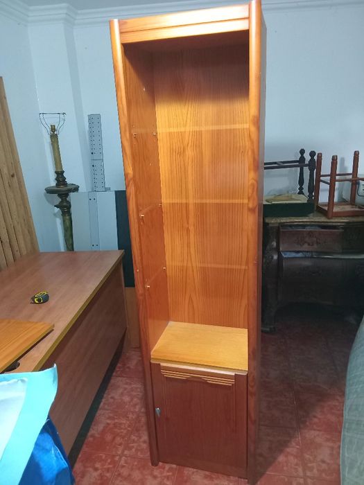 Cómoda móvel com gavetas