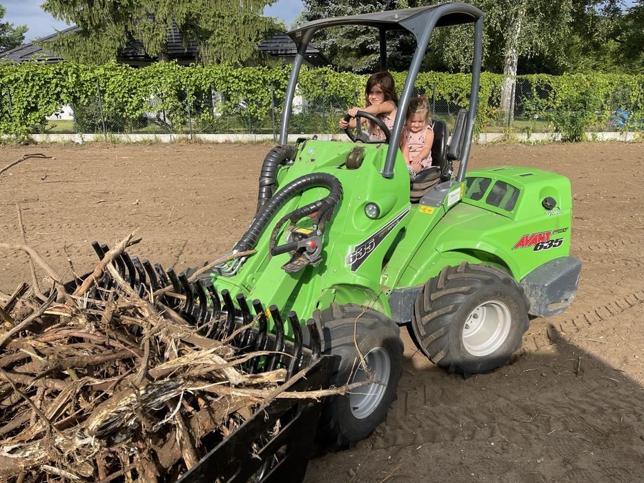 Zakładanie trawników / równanie terenu / automatyczne nawadnianie