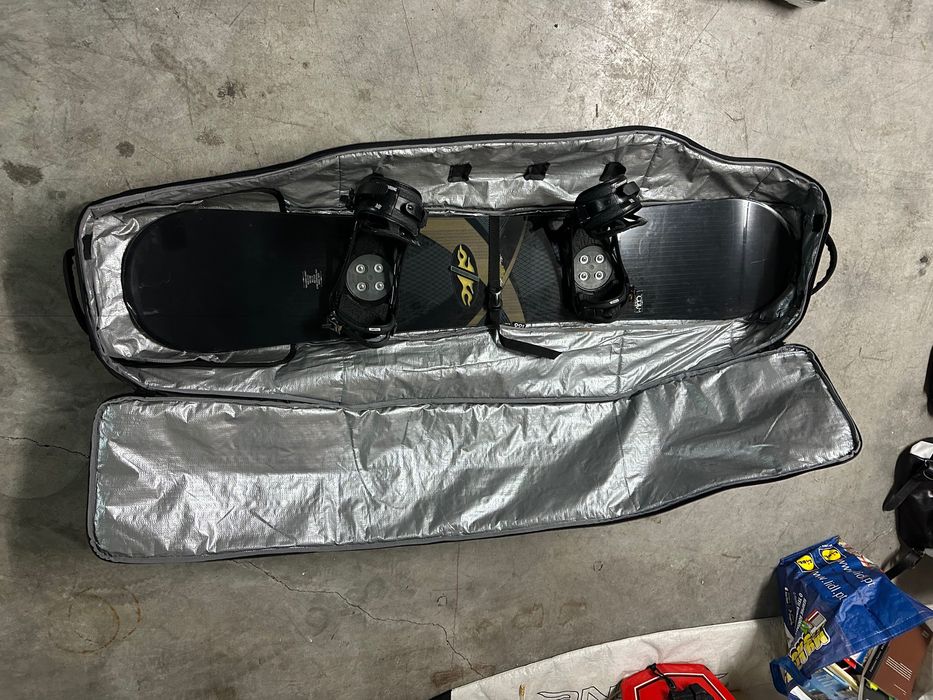 Prancha Snowboard K2 Snowboard Collective com saco.