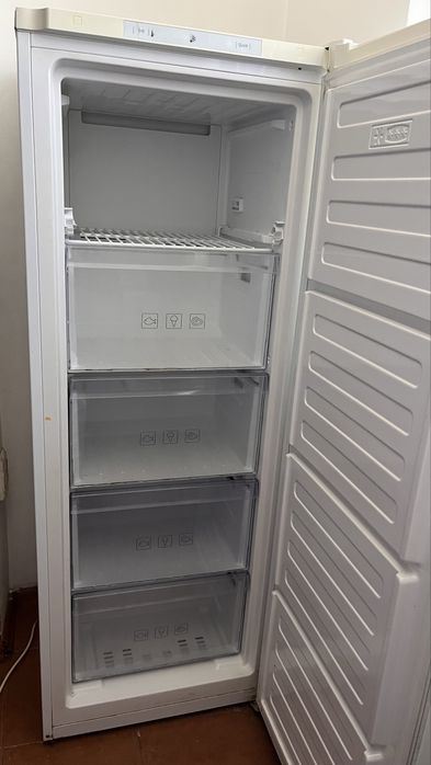 Морозильна камера beko 168л