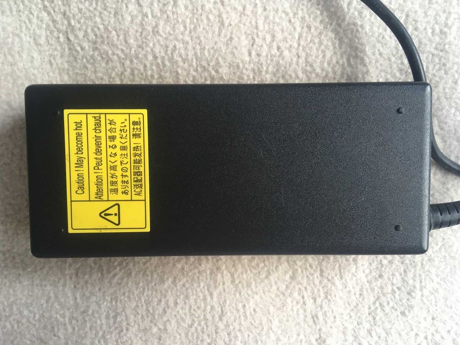 Zasilacz ładowarka TOSHIBA N17908 V85 Oryginał zadbany