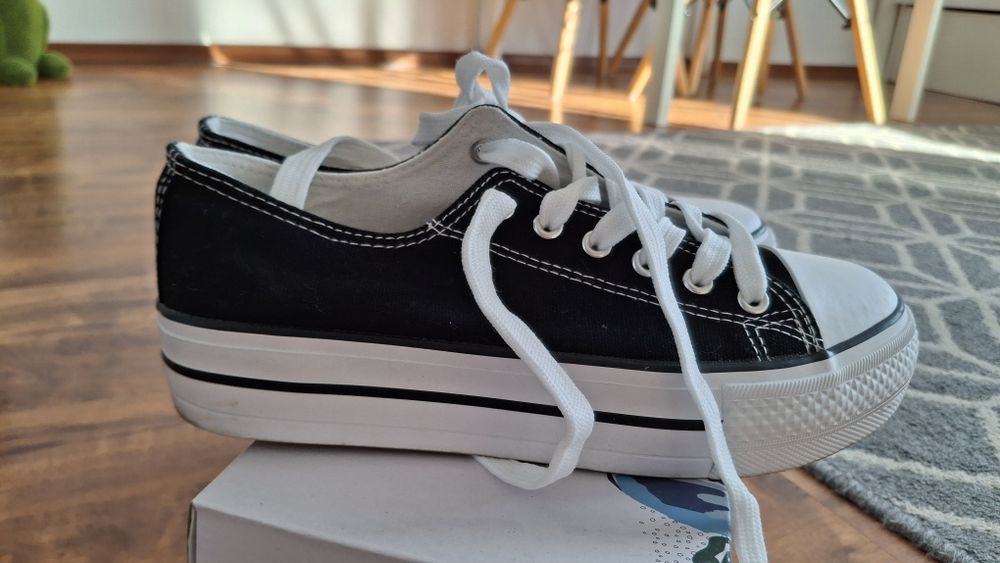 Trampki na grubszej podeszwie