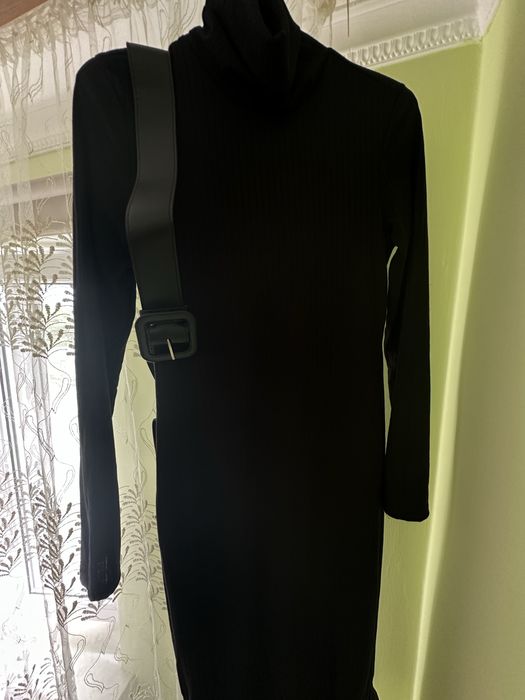 Чорна сукня гольф xs розмір міді довжина