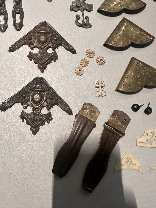 Okucia introligatorskie, narożniki do książek stare