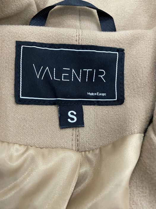 Пальто жіноче нове класичного крою українського виробника