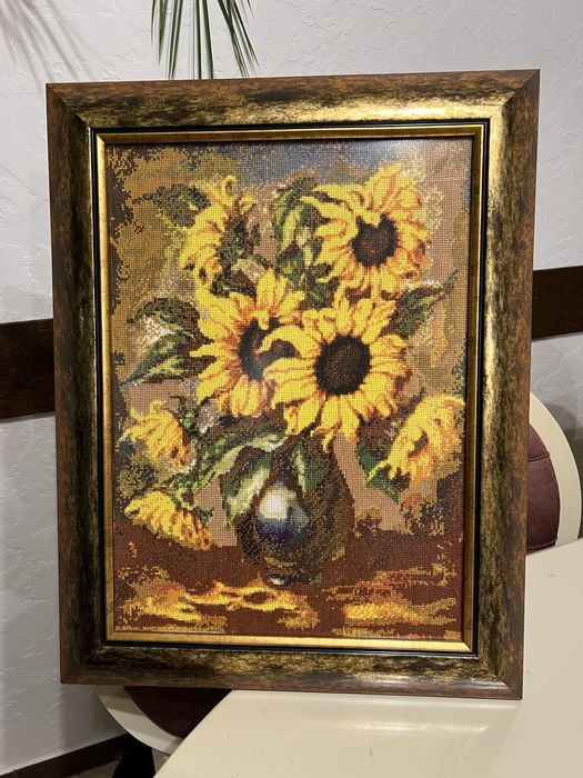 Вишита картина ручної роботи «Соняшники» у преміальній рамі