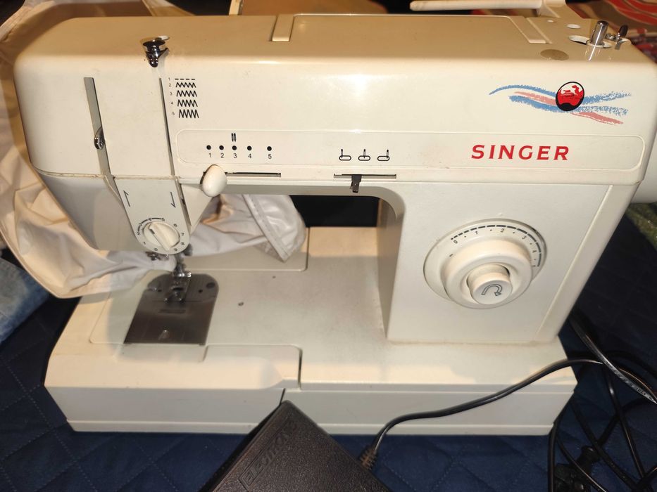 Máquina de costura elétrica vintage Singer