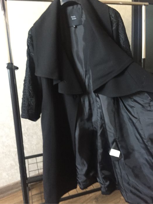 Пальто весна/осень женское с кружевной отделкой