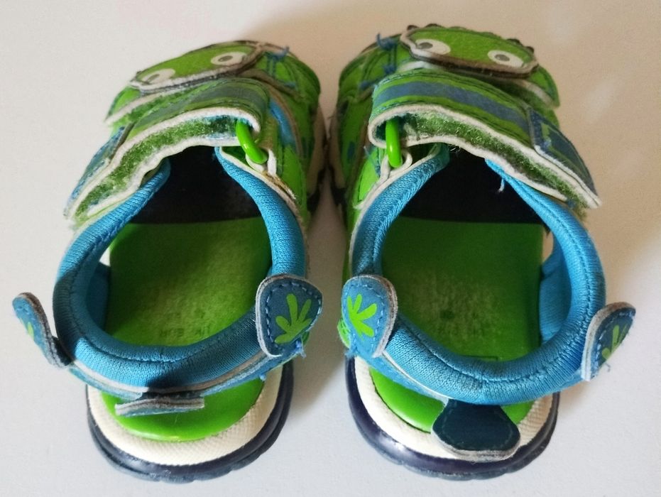 Sandałki zielone F＆F rozmiar 20 (4) długość wewnętrzna 12,5 cm