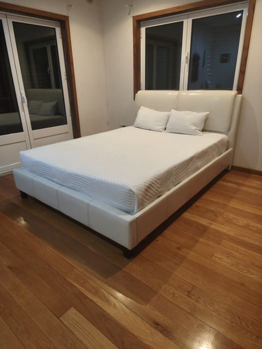 Cama de casal sintética