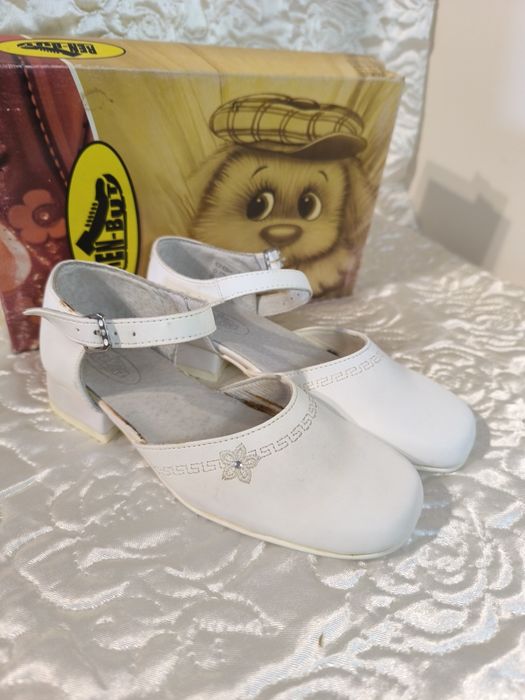 Buty nowe komunijne białe dziewczęce rozmiar 33