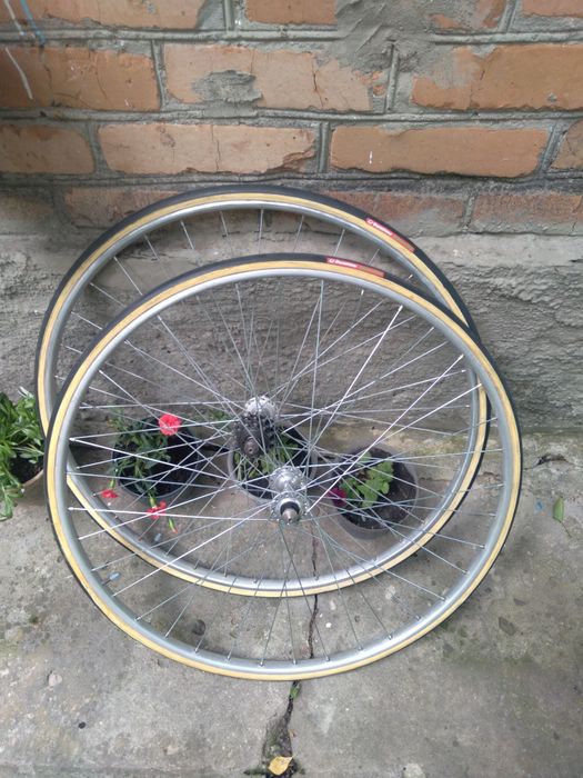 Продам колёса 28 и запчасти