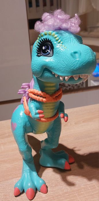 Dinozaur i 2lalki