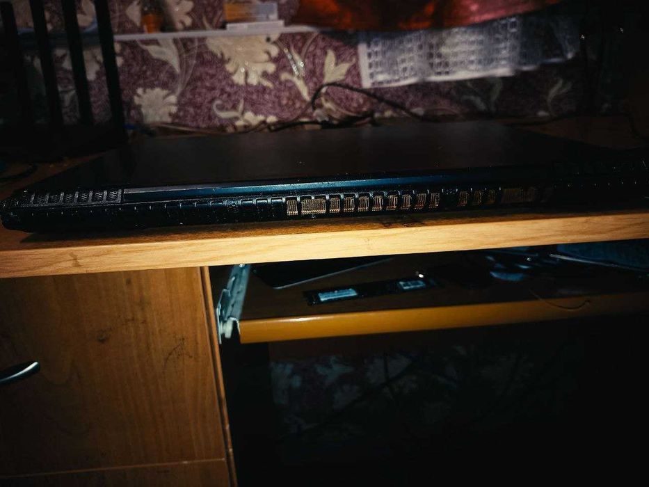 Ноутбук Lenovo Legion Y520 (i5-7300HQ / GTX 1050 / 512GB SSD)