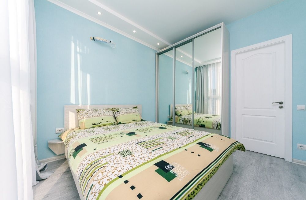 Подобова оренда видової двокімнатної, сповненої затишку і тепла.