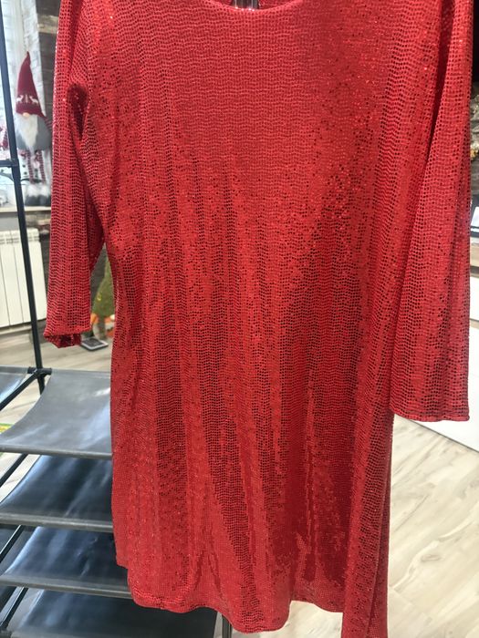 Sukienka wieczorowa z cekinami