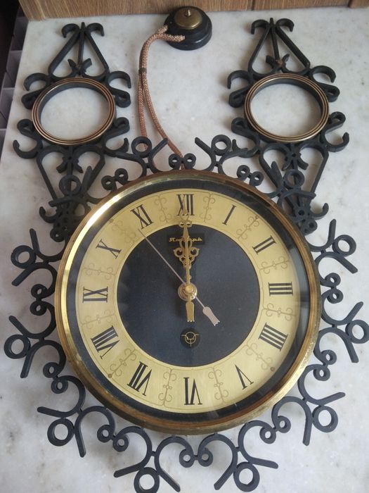 Часы "Янтарь"настенные.